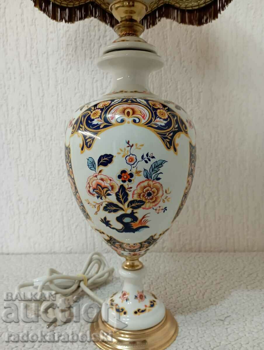 Auction  A large beautiful antique porcelain lamp