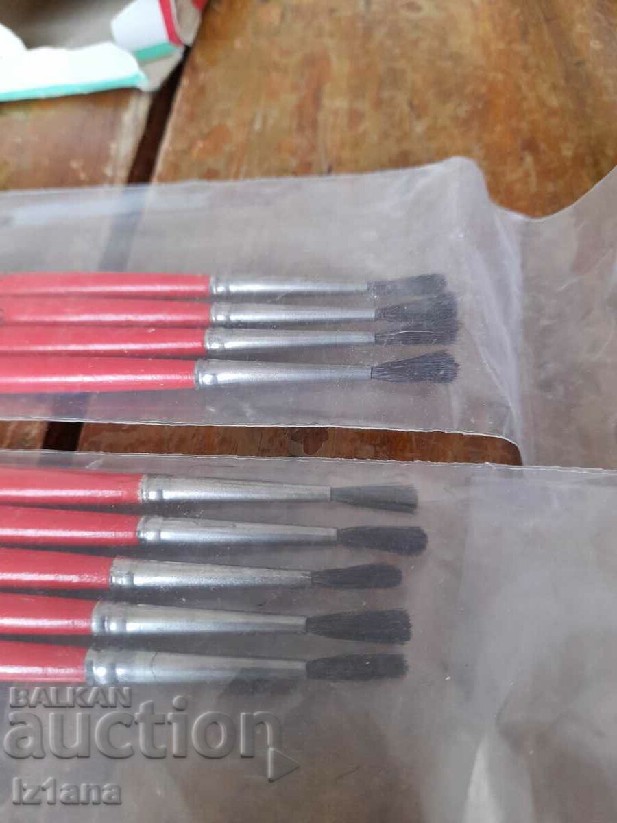 Delivery of Old brush, paint brushes Delivery of Old brush, paint brushes