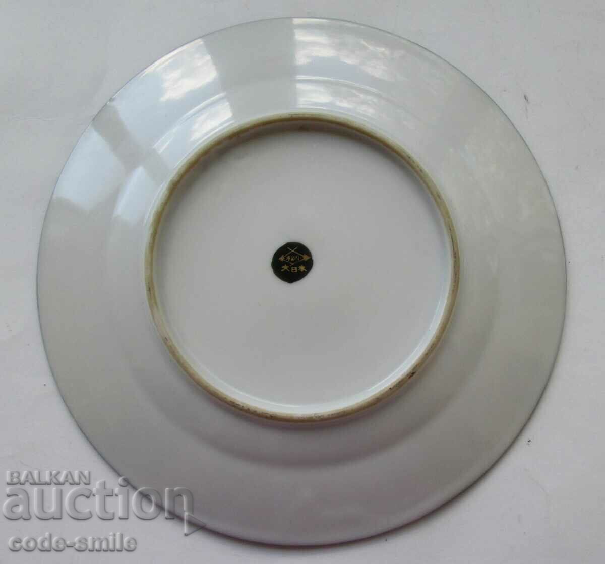 Old Japanese painted porcelain plate porcelain signed with price 100.00 BGN | € 51.13 Old Japanese painted porcelain plate porcelain signed with price 100.00 BGN | € 51.13