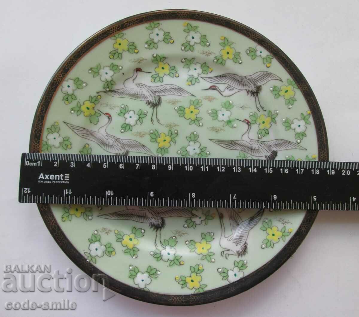 Delivery of Old Japanese painted porcelain plate porcelain signed Delivery of Old Japanese painted porcelain plate porcelain signed