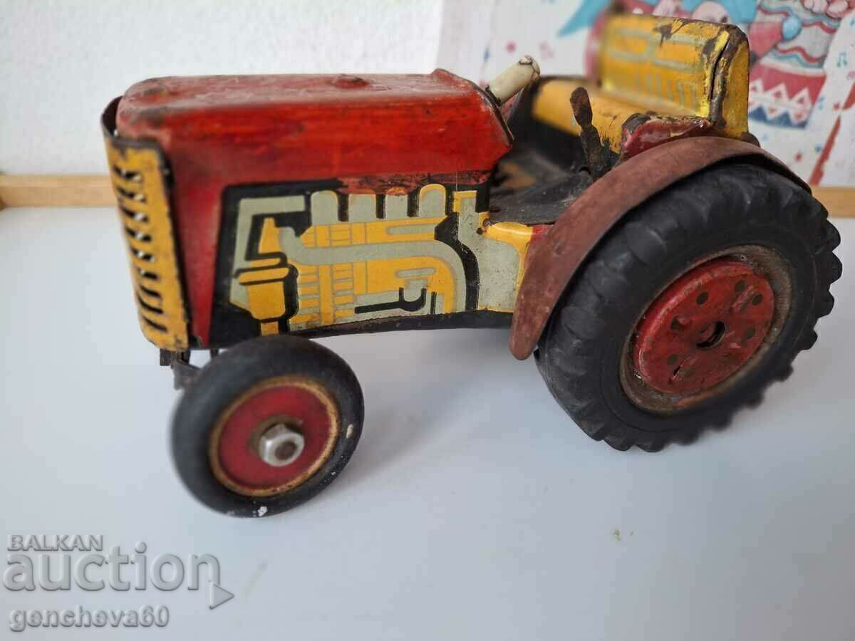 Auction Old children's toy - tin tractor Auction Old children's toy - tin tractor