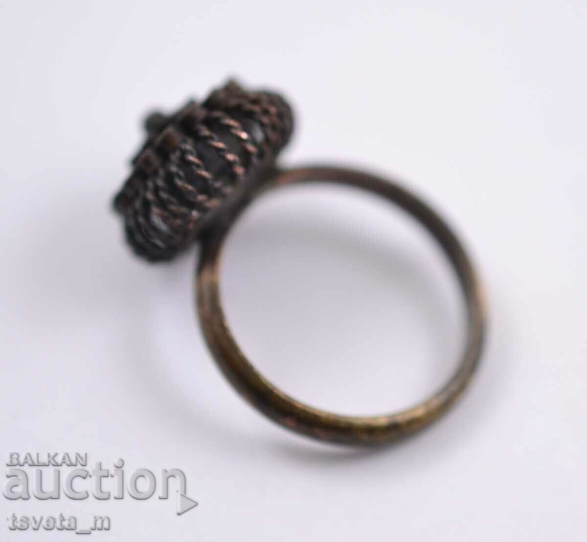 Auction  Antique ring, filigree