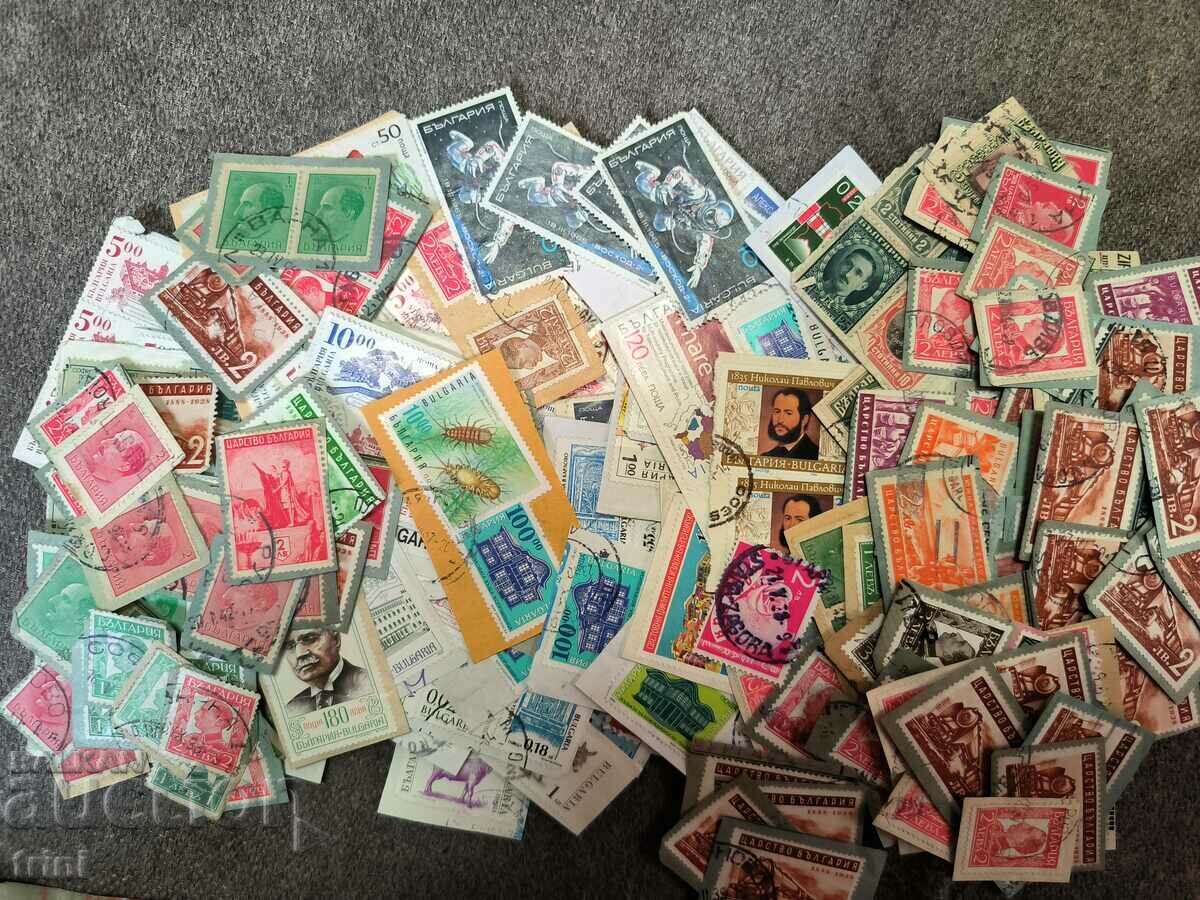 Bulgaria 330 pieces of briefcase stamps Bulgaria 330 pieces of briefcase stamps