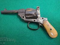 Vechiul revolver Gasser M80