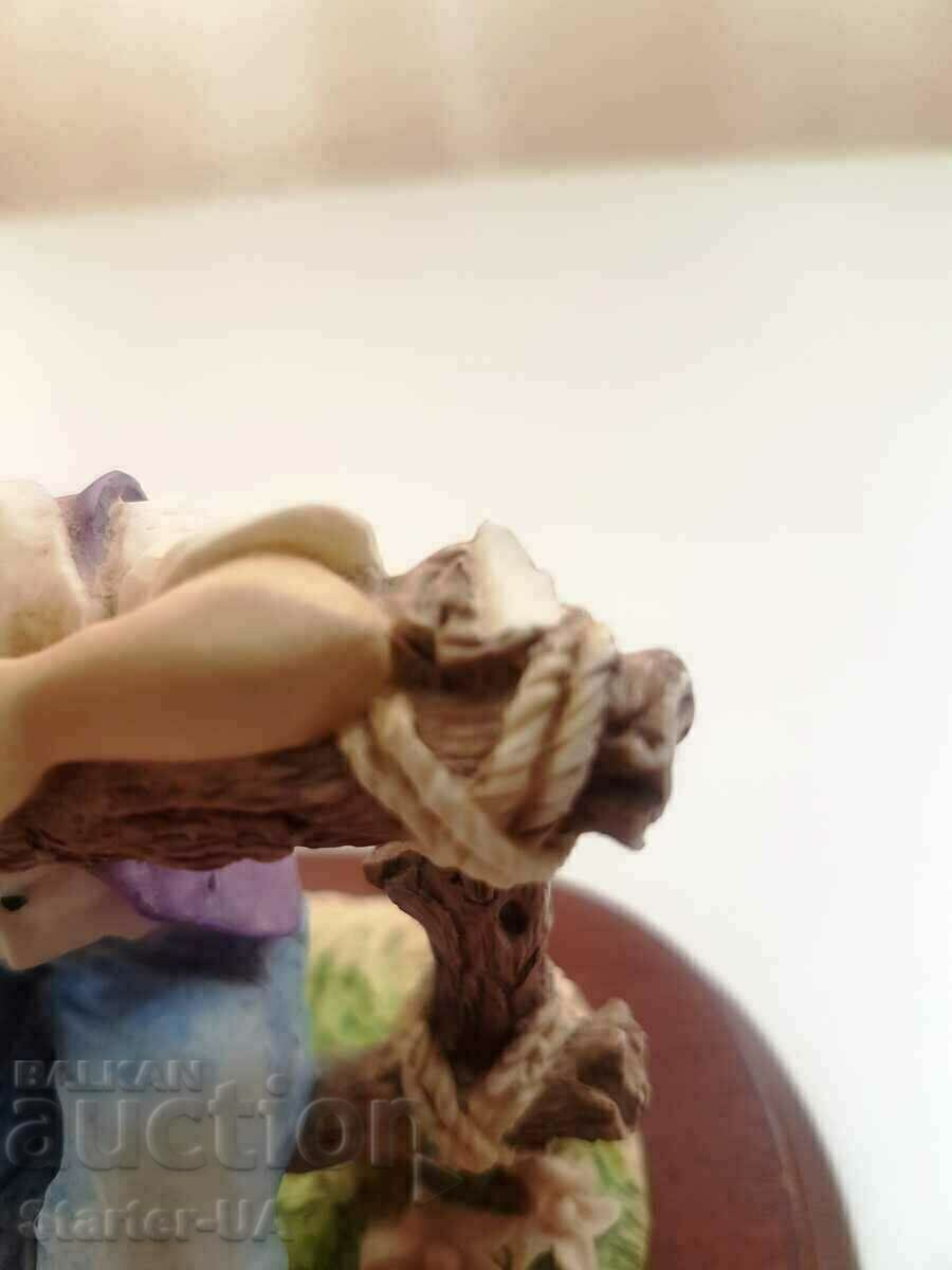 Delivery of The Leonardo Collection figurine Delivery of The Leonardo Collection figurine