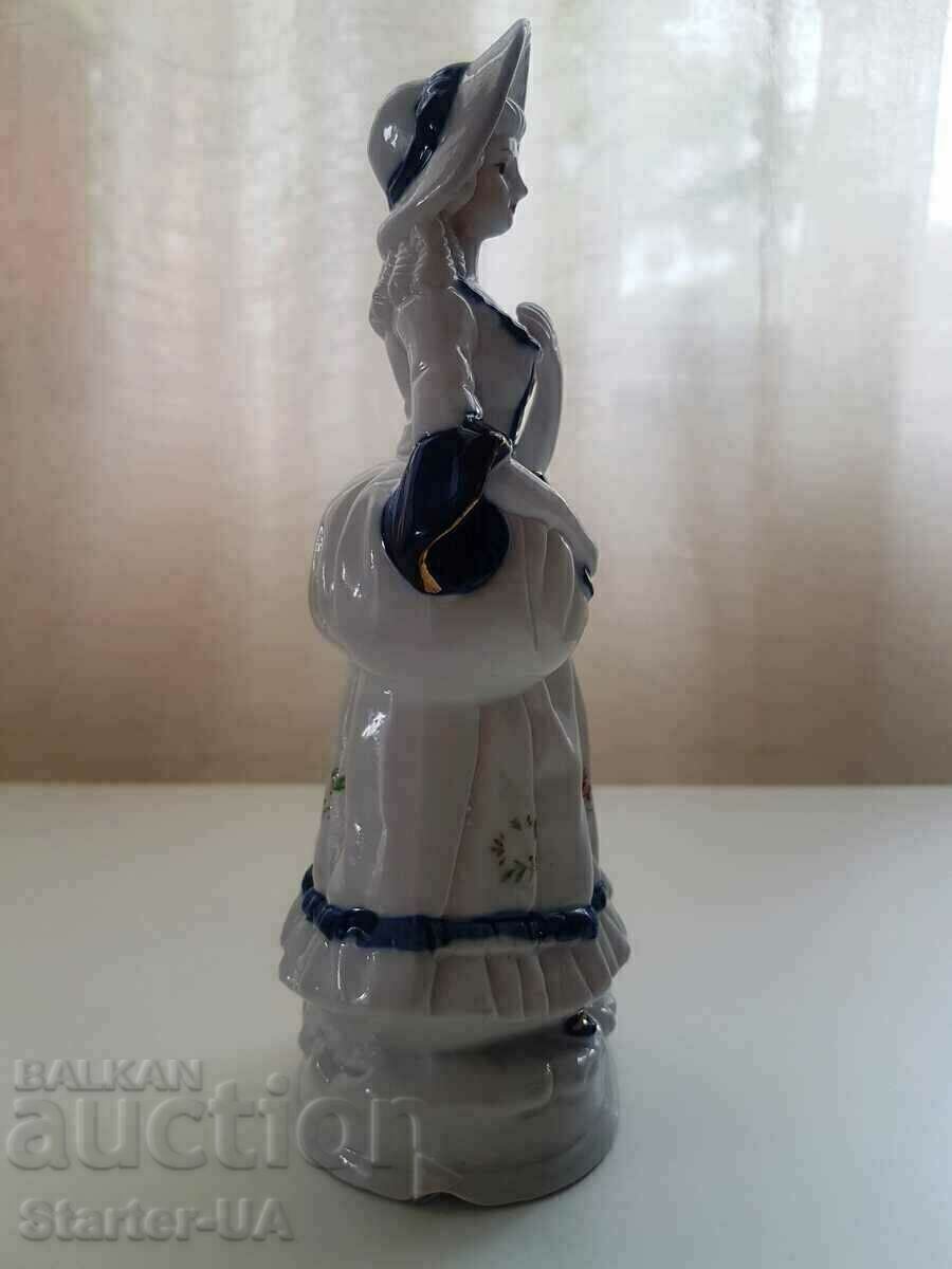 Μια όμορφη πορσελάνινη κυρία. Δεν έχει επισημανθεί. με τιμή 17.00 BGN | € 8.69 Μια όμορφη πορσελάνινη κυρία. Δεν έχει επισημανθεί. με τιμή 17.00 BGN | € 8.69