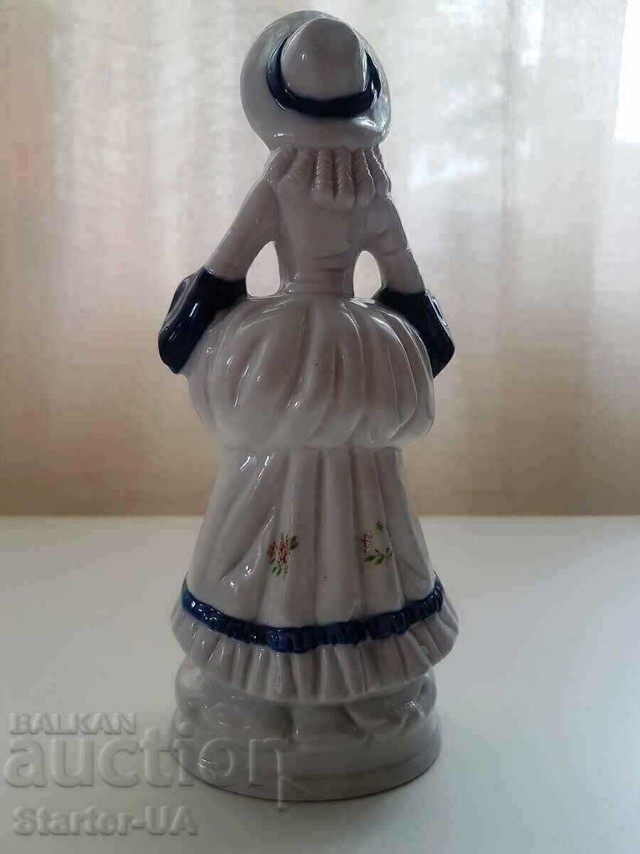 Δημοπρασία Μια όμορφη πορσελάνινη κυρία. Δεν έχει επισημανθεί. Δημοπρασία Μια όμορφη πορσελάνινη κυρία. Δεν έχει επισημανθεί.