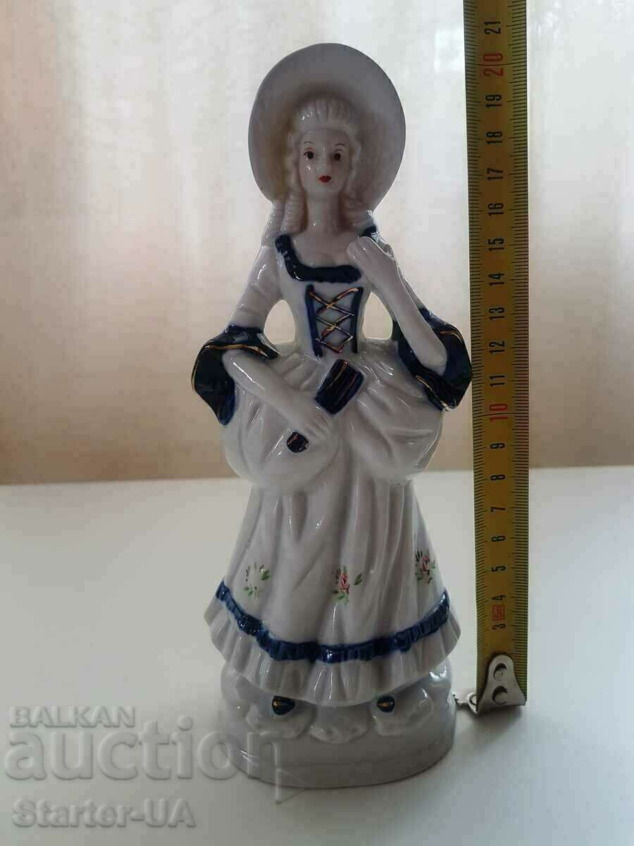 Μια όμορφη πορσελάνινη κυρία. Δεν έχει επισημανθεί. - 6 Μια όμορφη πορσελάνινη κυρία. Δεν έχει επισημανθεί. - 6