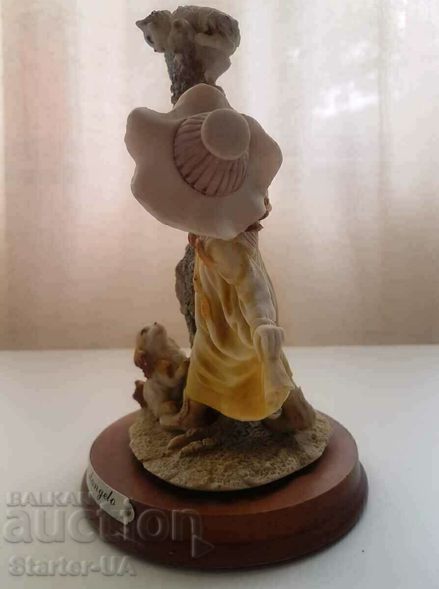 Delivery of Beautiful figurine (By Michelangelo). Delivery of Beautiful figurine (By Michelangelo).