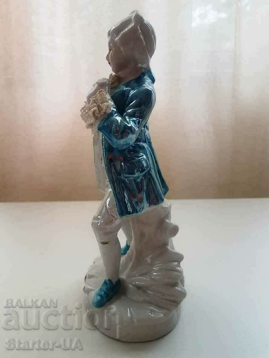 Delivery of EXCELLENT VINTAGE PORCELAIN FIGURE "NOBLEMAN"