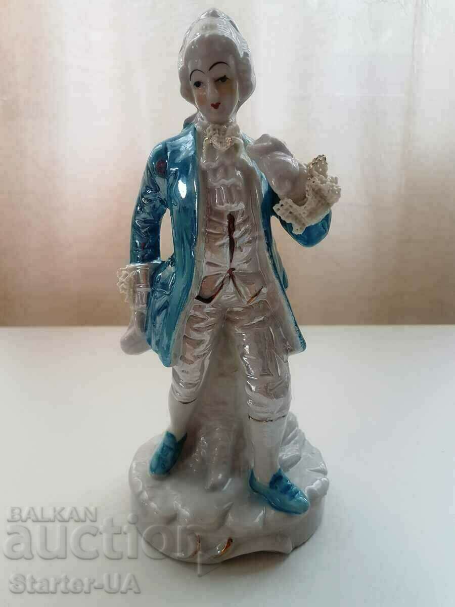 EXCELENTĂ FIGURĂ DE PORCELAN VINTAGE "NOBLEMAN"