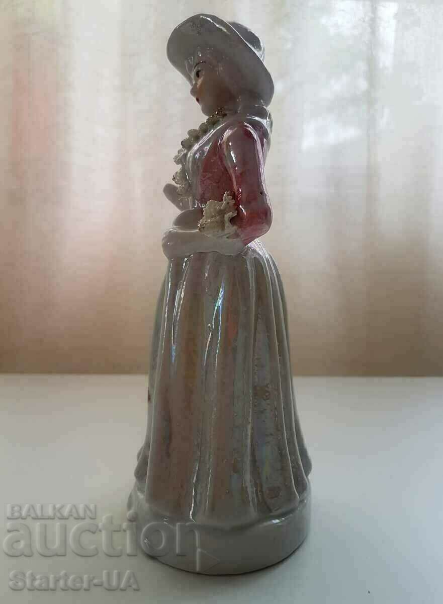 Delivery of EXCELLENT VINTAGE PORCELAIN FIGURE OF A LADY. Delivery of EXCELLENT VINTAGE PORCELAIN FIGURE OF A LADY.
