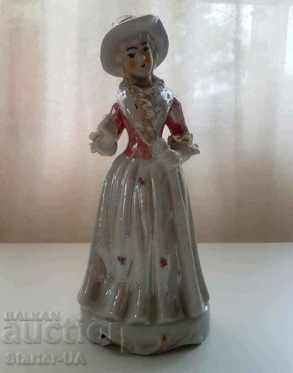 EXCELLENT VINTAGE PORCELAIN FIGURE OF A LADY.