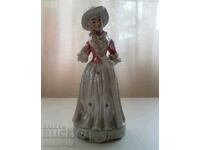 EXCELLENT VINTAGE PORCELAIN FIGURE OF A LADY.