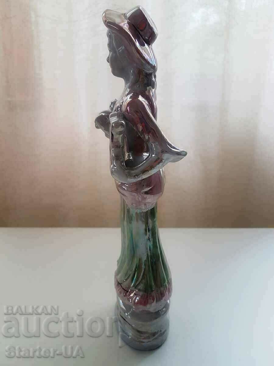 Livrarea FIGURA DE PORCELAN DE EPOCA „MUZICIAN CU PORUMB”