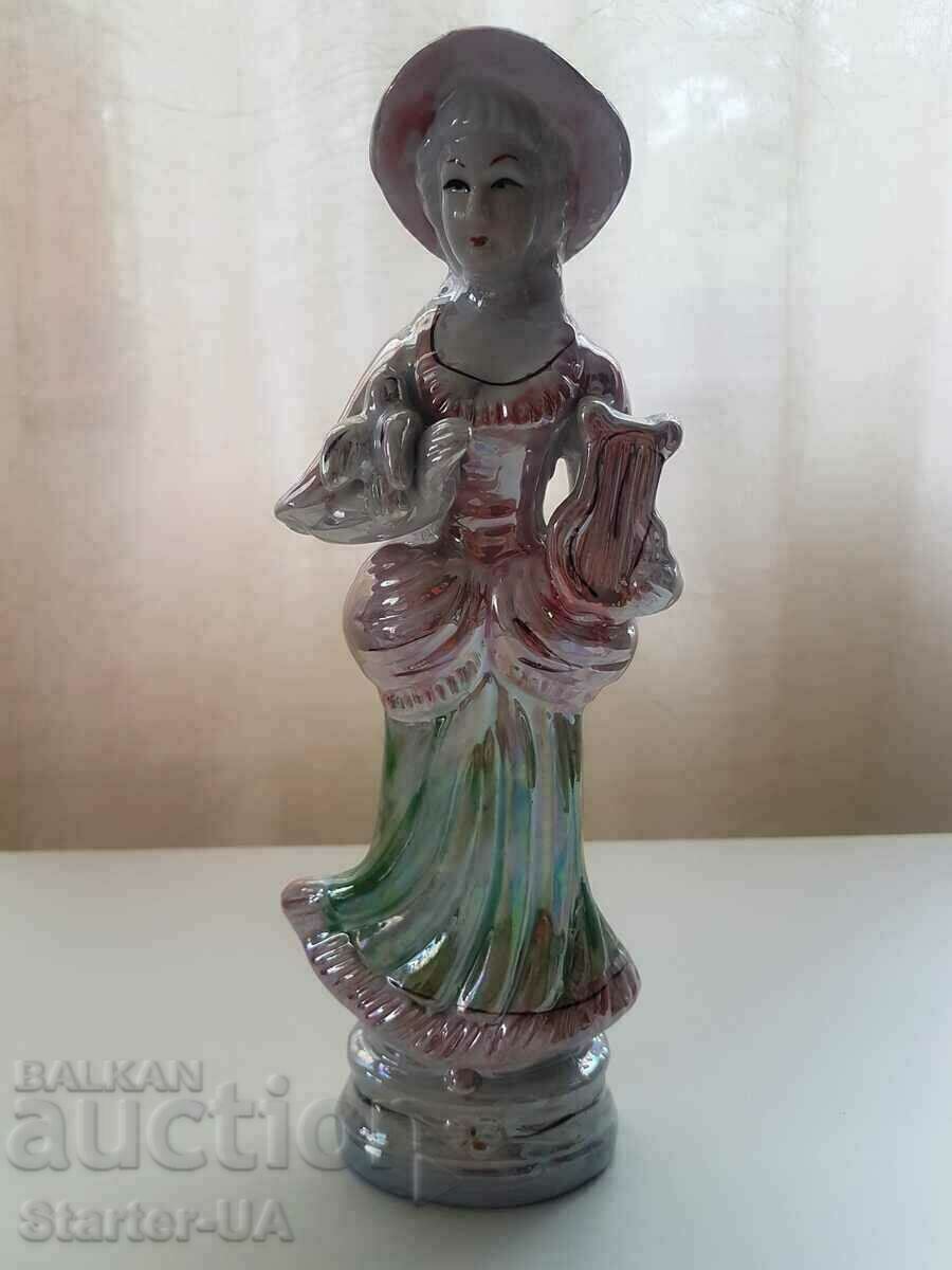 FIGURA DE PORCELAN DE EPOCA „MUZICIAN CU PORUMB”