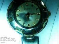 много стар крсив 4асовник gucci milano original