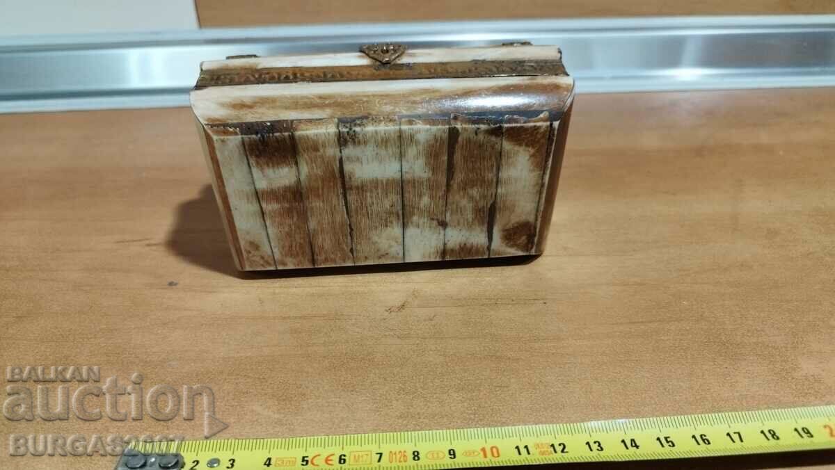 Ένα μεγάλο κουτί από κόκαλο - 6 Ένα μεγάλο κουτί από κόκαλο - 6