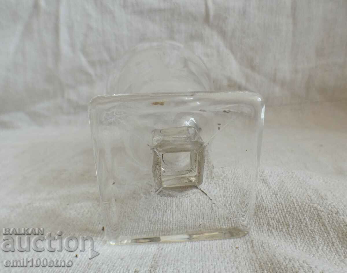 Πολύ παλιό γυάλινο κύπελλο με χαραγμένο γυναικείο πρόσωπο στο προφίλ - 5 Πολύ παλιό γυάλινο κύπελλο με χαραγμένο γυναικείο πρόσωπο στο προφίλ - 5