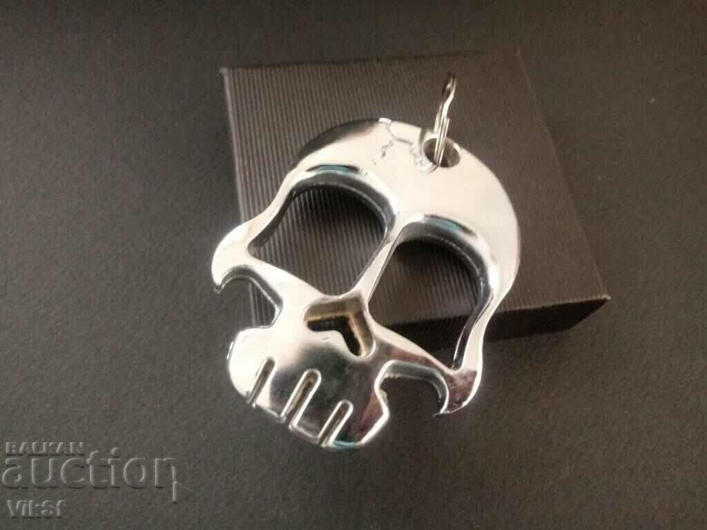 Cutie / breloc / tip talisman cu preț 8.50 BGN | € 4.35 Cutie / breloc / tip talisman cu preț 8.50 BGN | € 4.35