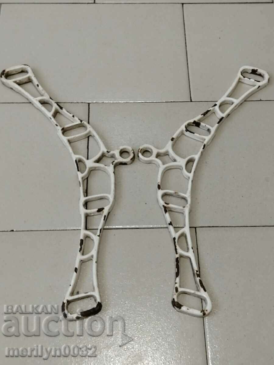 Delivery of Two cast iron racks embossed cast iron Delivery of Two cast iron racks embossed cast iron