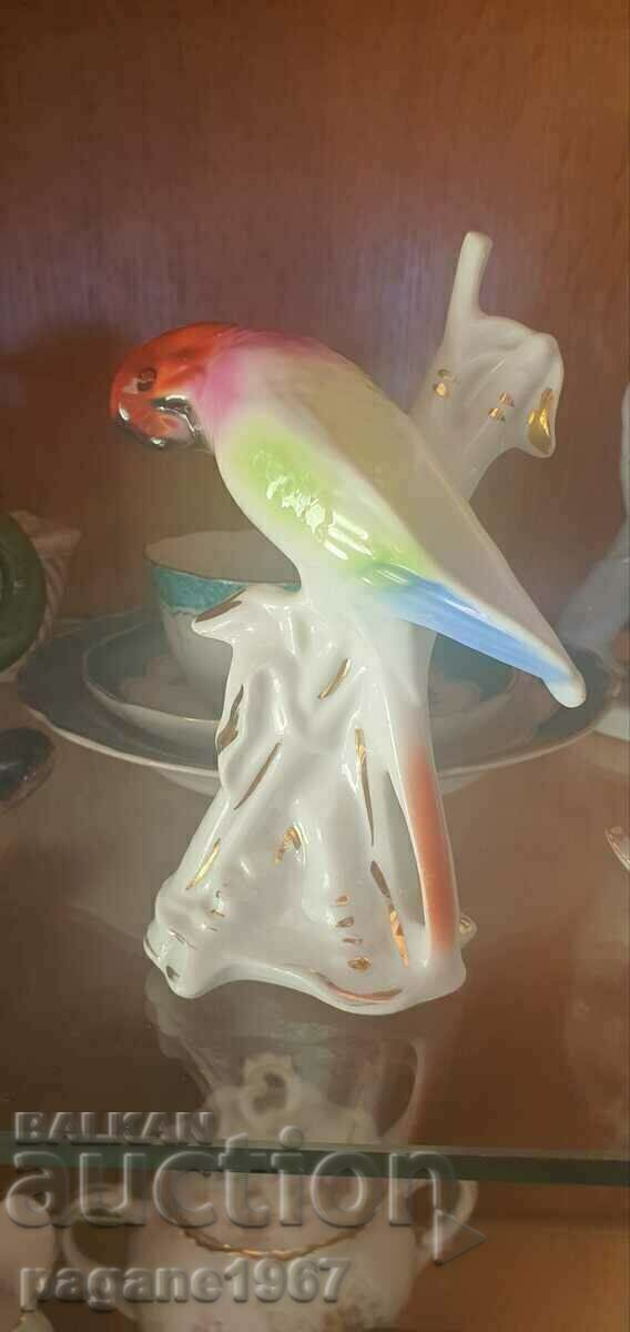 Delivery of Beautiful porcelain birds Delivery of Beautiful porcelain birds