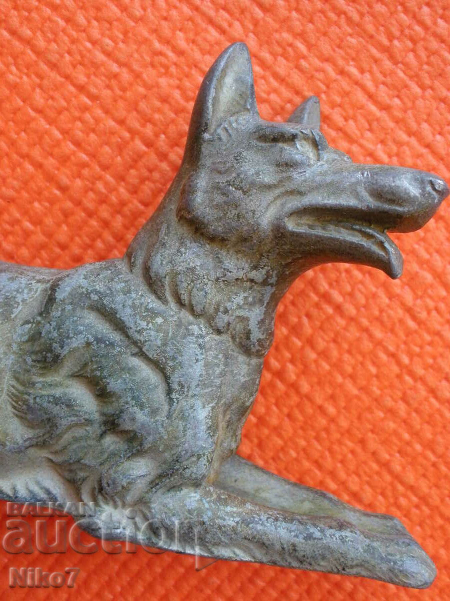 Delivery of Old, metal statuette of a dog - "German Shepherd". Delivery of Old, metal statuette of a dog - "German Shepherd".