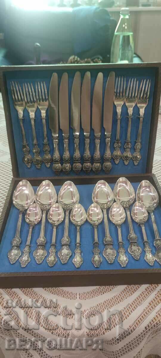 ΣΕΤ ΑΡΙΣΤΟΚΡΑΤΙΚΩΝ ΡΩΣΙΚΩΝ μαχαιροπήρουνων ΑΝΤΙΚΕ με τιμή 700.00 BGN | € 357.90 ΣΕΤ ΑΡΙΣΤΟΚΡΑΤΙΚΩΝ ΡΩΣΙΚΩΝ μαχαιροπήρουνων ΑΝΤΙΚΕ με τιμή 700.00 BGN | € 357.90