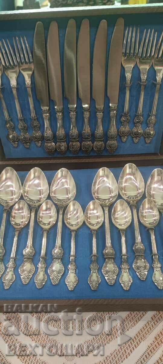 ΣΕΤ ΑΡΙΣΤΟΚΡΑΤΙΚΩΝ ΡΩΣΙΚΩΝ μαχαιροπήρουνων ΑΝΤΙΚΕ - 7 ΣΕΤ ΑΡΙΣΤΟΚΡΑΤΙΚΩΝ ΡΩΣΙΚΩΝ μαχαιροπήρουνων ΑΝΤΙΚΕ - 7