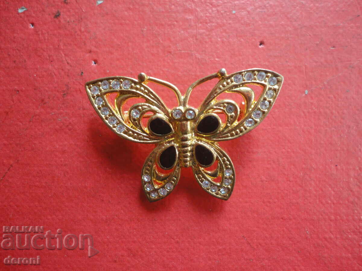 Auction Great gold plated brooch with 40 stones Auction Great gold plated brooch with 40 stones