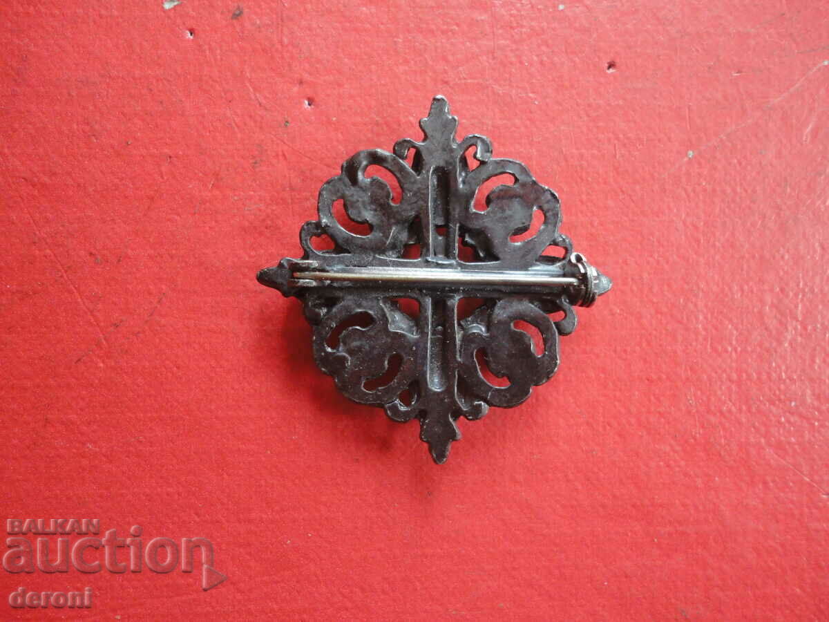 Δημοπρασία Υπέροχη καρφίτσα με 44 πέτρες