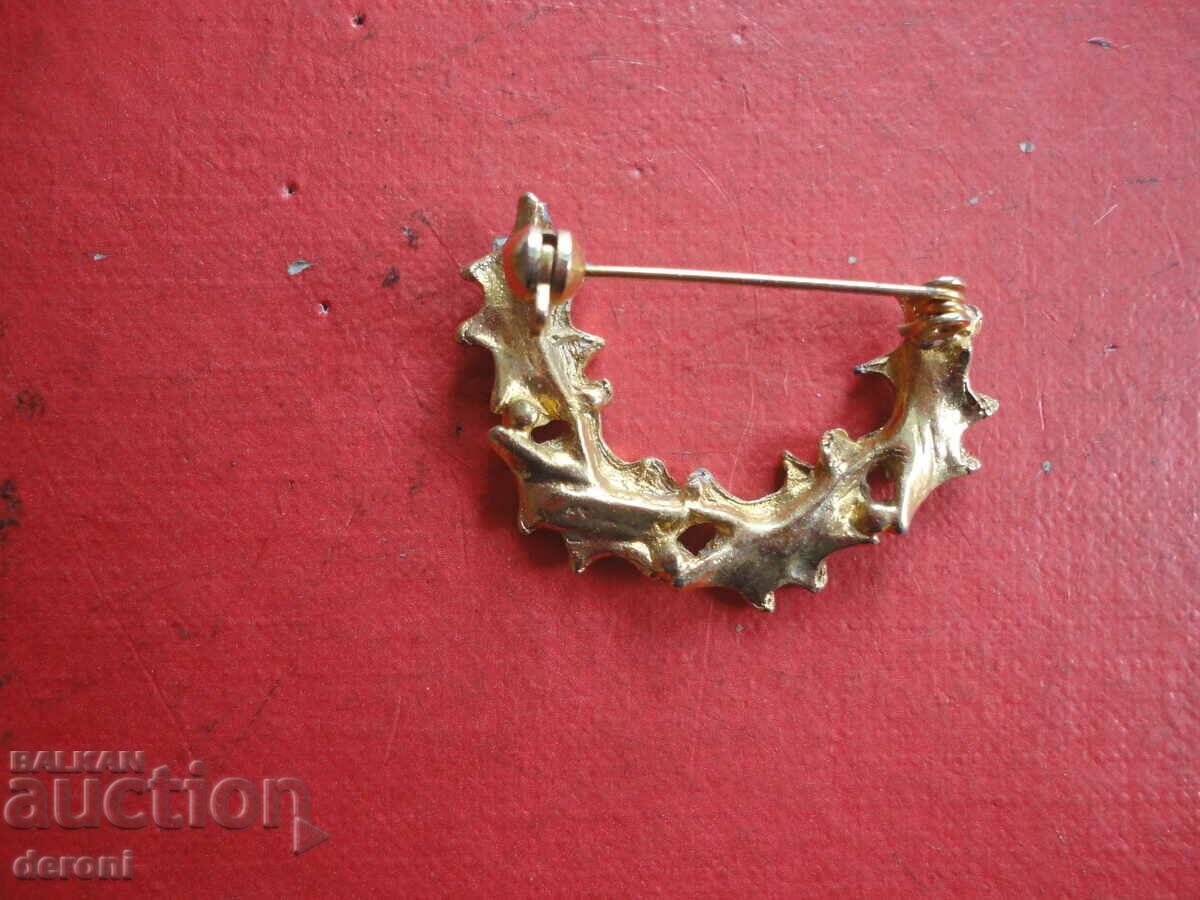 Delivery of Enamel 45 gold plated brooch