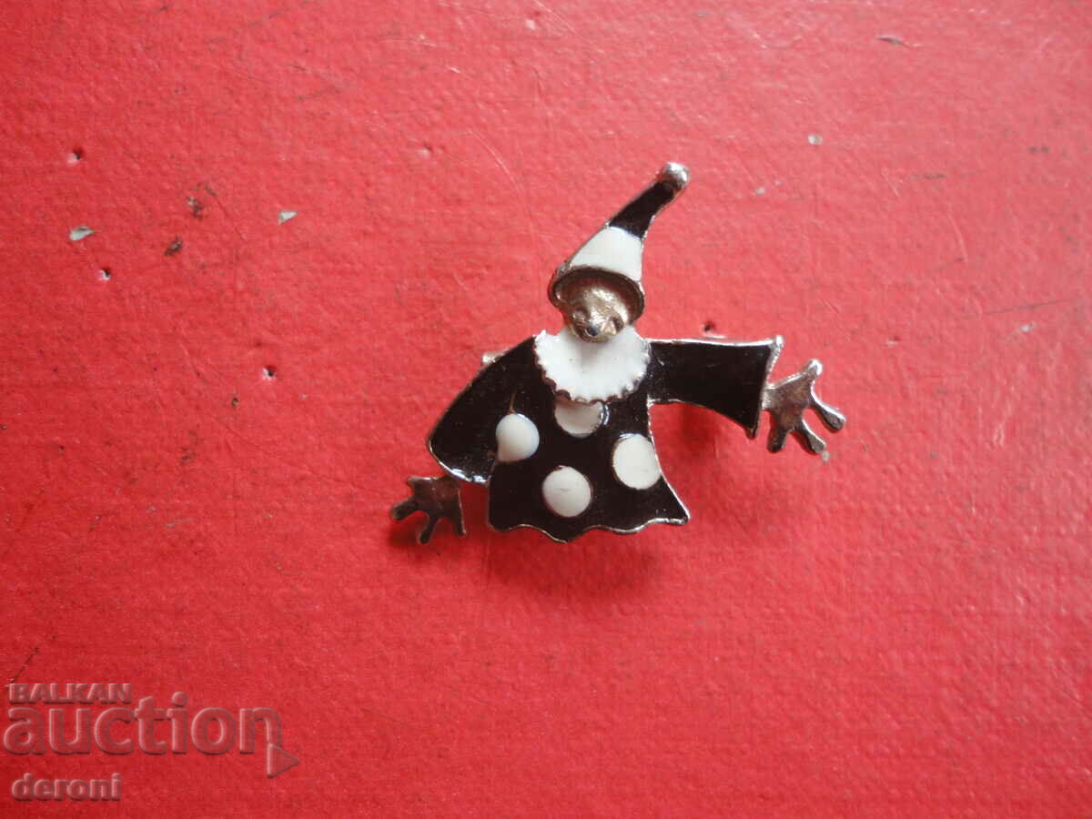 A great enamel locket brooch with price 10.00 BGN | € 5.11 A great enamel locket brooch with price 10.00 BGN | € 5.11