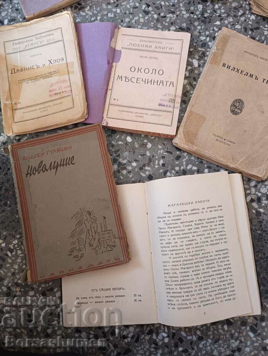 O mulțime de cărți vechi