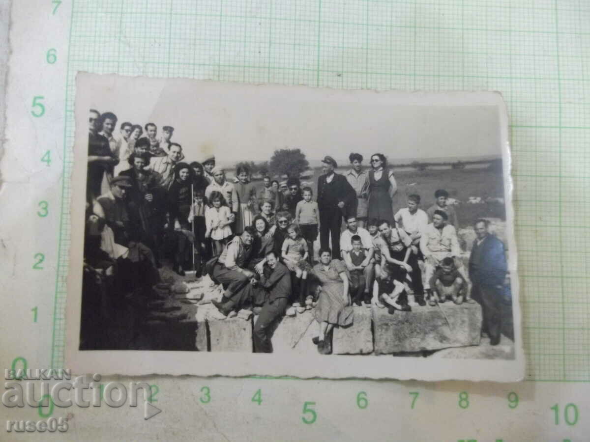 Снимка на група хора на излет
