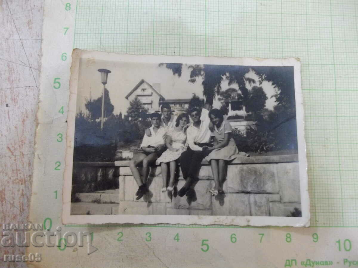 Photo of friends on the fountain of "Teketo - Ruse"