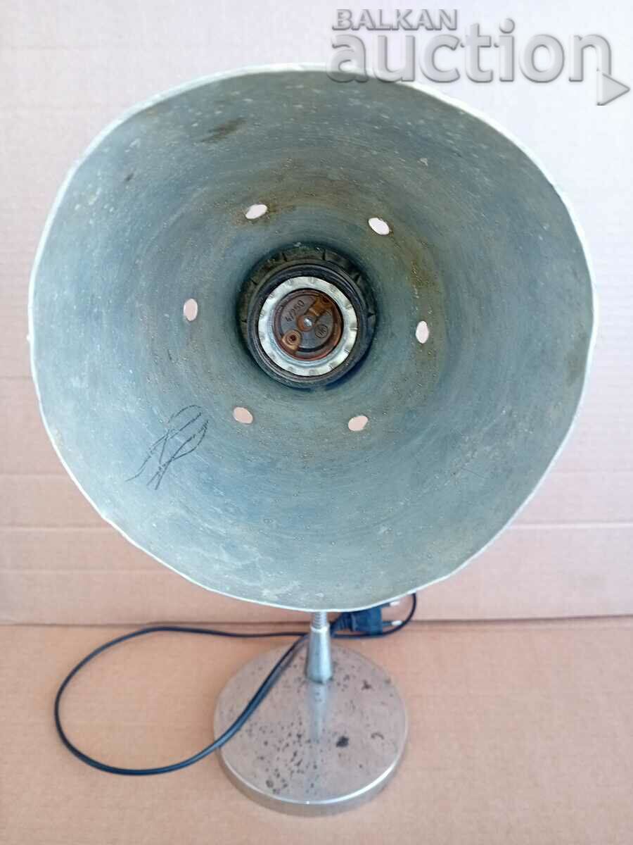 Δημοπρασία ρετρό φωτιστικό γραφείου 1971 Δημοπρασία ρετρό φωτιστικό γραφείου 1971