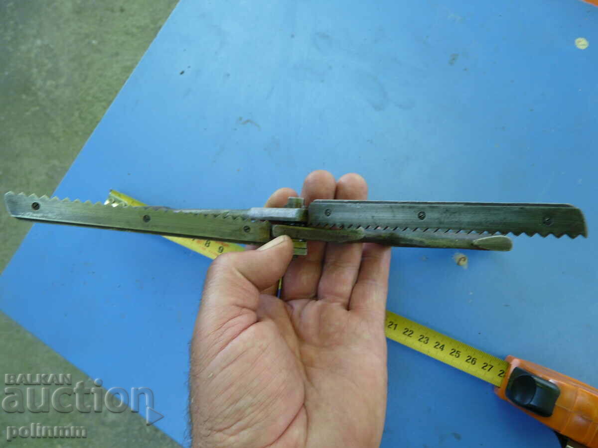 Old massive scissor zig / zag with price 50.00 BGN | € 25.56 Old massive scissor zig / zag with price 50.00 BGN | € 25.56