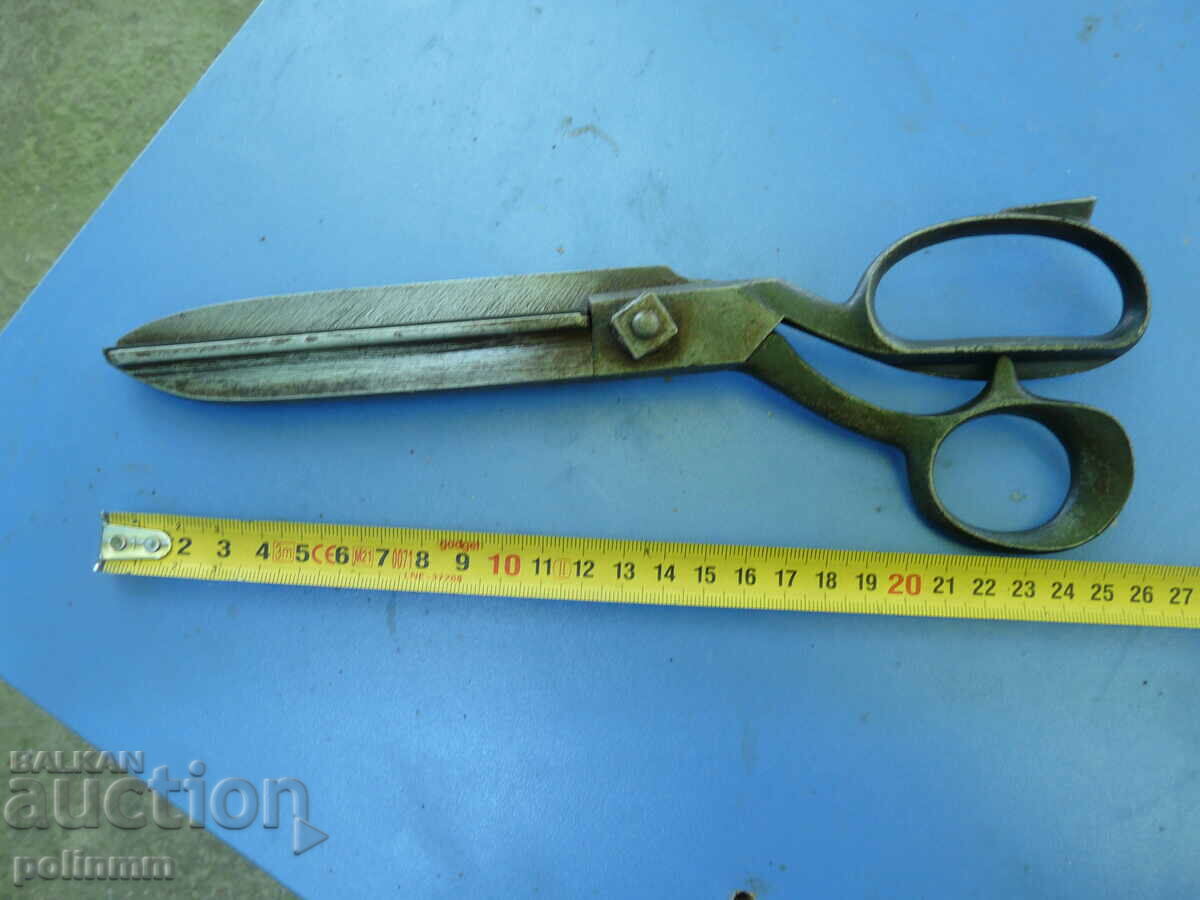 Auction Old massive scissor zig / zag Auction Old massive scissor zig / zag