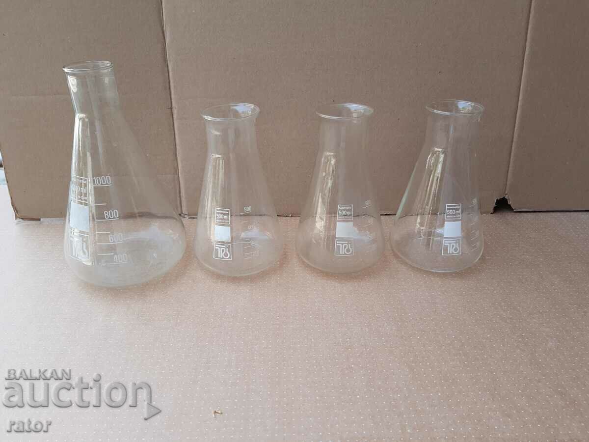 Heat-resistant flasks 500 and 1000 ml. Laboratory glassware