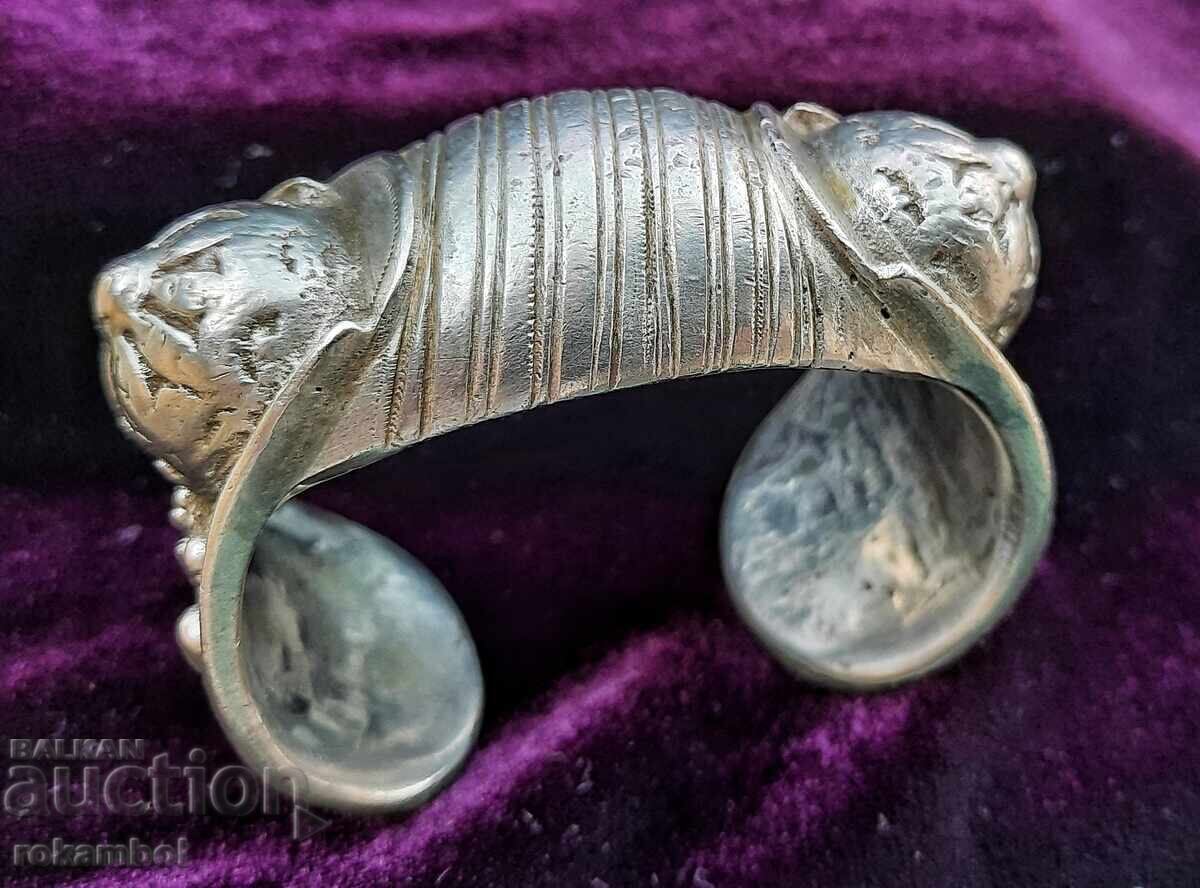 Renaissance silver slingshot bracelet. with price 200.00 BGN | € 102.26 Renaissance silver slingshot bracelet. with price 200.00 BGN | € 102.26