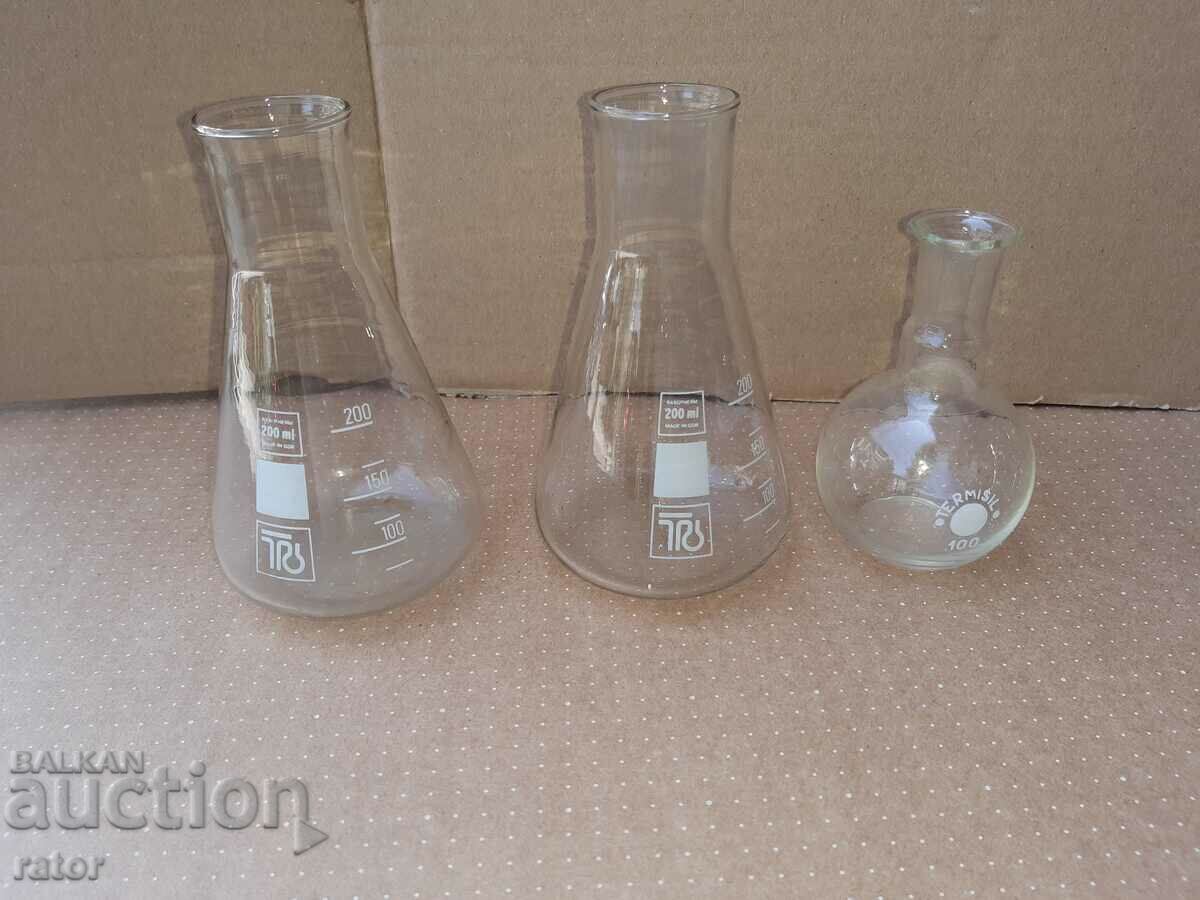 Heat-resistant flasks 100 and 200 ml. Laboratory glassware