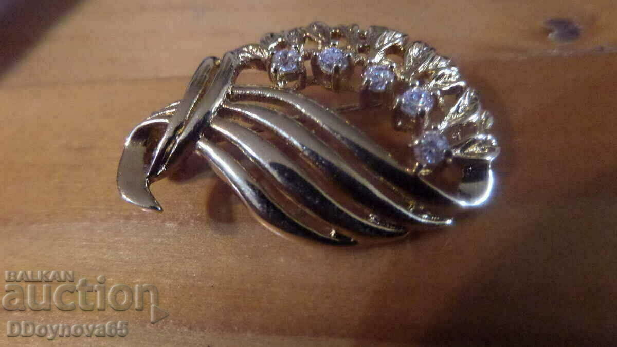 Brosa placata cu aur cu 5 buc. diamante