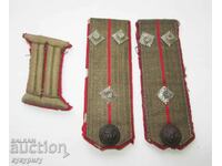 Παλαιές στρατιωτικές επωμίδες βασιλικών αξιωματικών με ομοιόμορφα κουμπιά