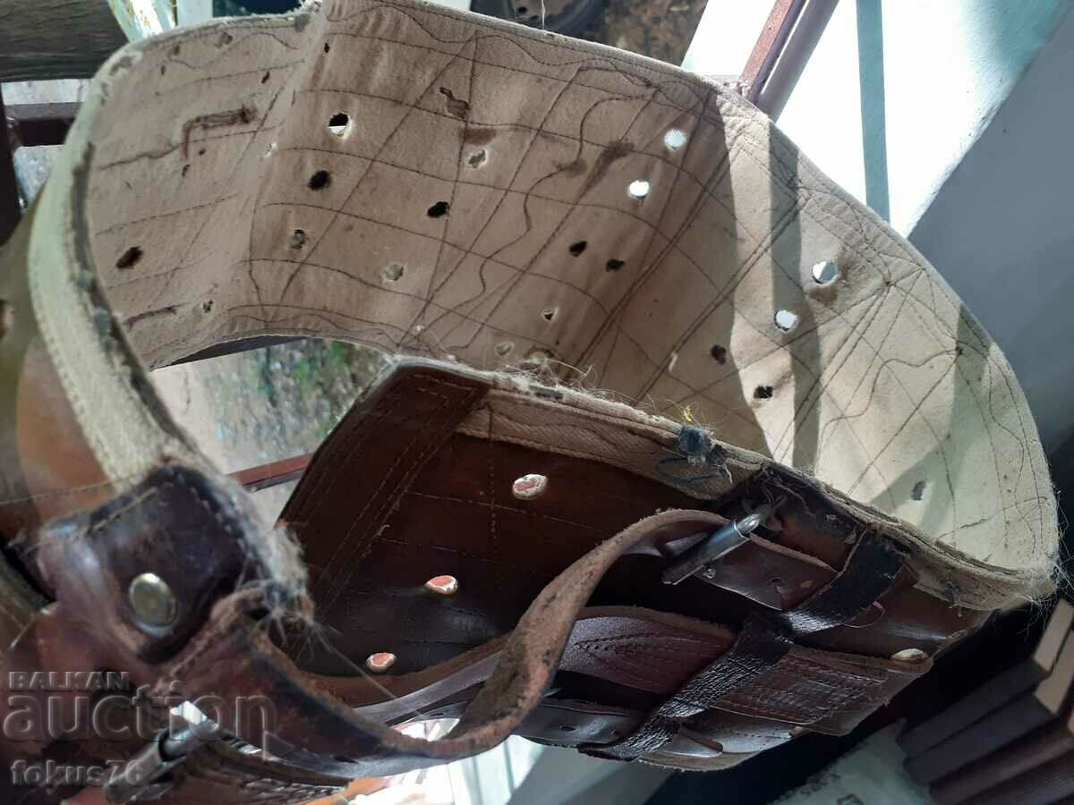 Delivery of Old wide leather belt girdle Delivery of Old wide leather belt girdle