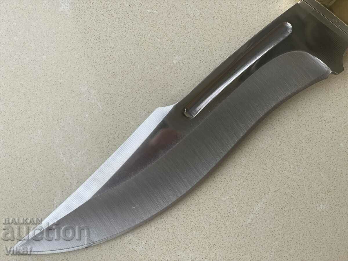 Cuțit de vânătoare 190x310 cu preț 28.50 BGN | € 14.57