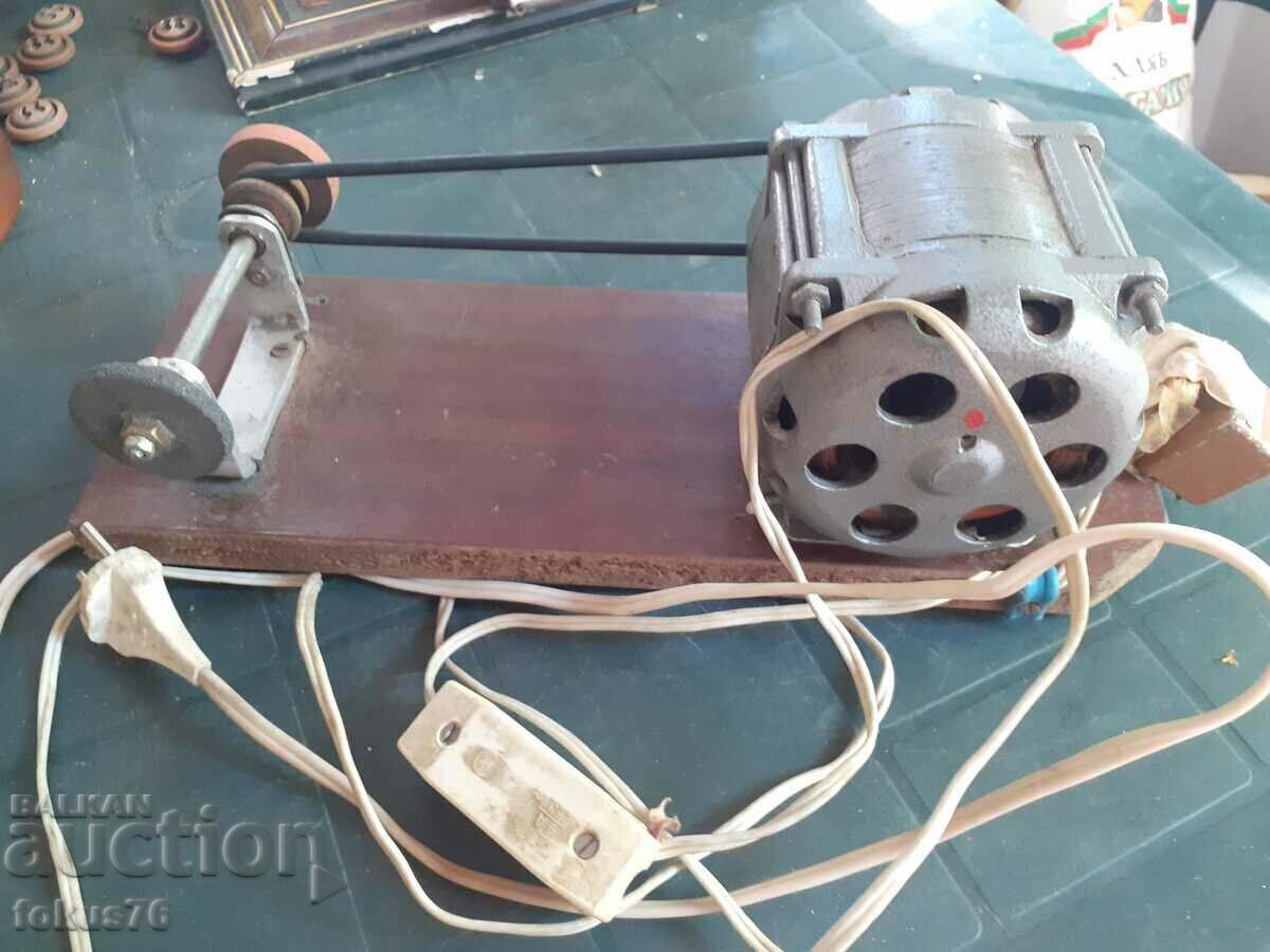 Παράδοση Παλιός ηλεκτρικός μύλος για μικρά και λεπτά αντικείμενα Παράδοση Παλιός ηλεκτρικός μύλος για μικρά και λεπτά αντικείμενα