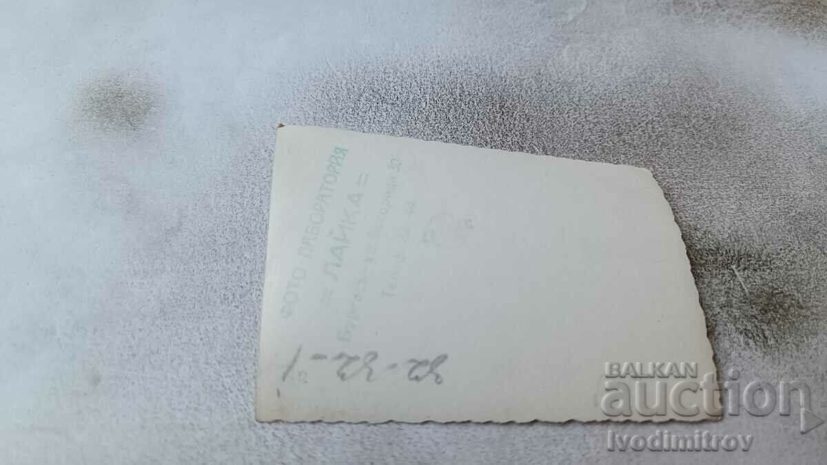 Φωτογραφία Μπουργκάς Άνδρας και γυναίκα στην ακτή με τιμή 1.45 BGN | € 0.74 Φωτογραφία Μπουργκάς Άνδρας και γυναίκα στην ακτή με τιμή 1.45 BGN | € 0.74