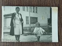 Стара снимка Царство България - Жена и дете в Пирот