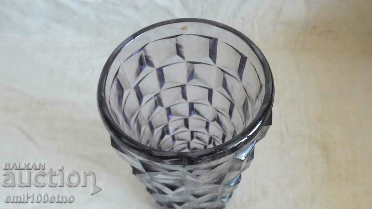 Vase of solid colored glass from soca with price 8.00 BGN | € 4.09